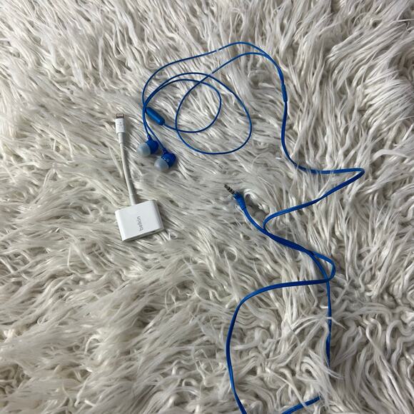 Belkin Lightning to Headphones Jack - Picture 1 of 3